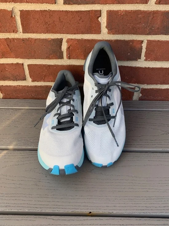 On Running Cloudflow Sneaker - Picture 5 of 12